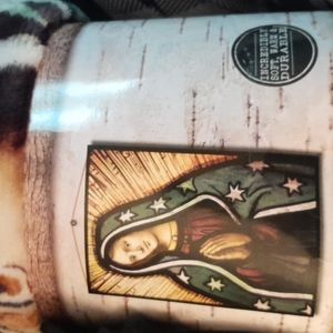 Everwiled super soft plush throw